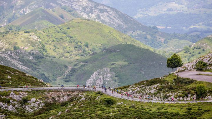 La magia de los Lagos de Covadonga: regalo al cicloturismo