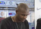 Víctor Ibarbo firma su contrato con la Roma