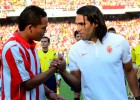 Carlos Bacca remplazaría a Falcao en el Manchester United