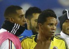 Carlos Bacca, dos fechas fuera y multa por empujón a Neymar
