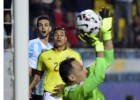 Grande David Ospina, doble atajada y salva a Colombia
