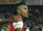 Fiesta roja en Bogotá: goleada en la cancha, liderato en la Liga