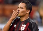 Bacca se divierte y marca doblete en el San Siro