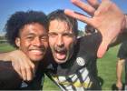 Cuadrado y una foto para la historia con la leyenda Buffon