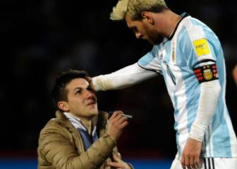 Messi volvió a su selección y un hincha invadió la cancha para tocarlo