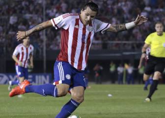 Goleador de Paraguay en Europa, baja ante Colombia