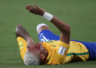 Neymar anota con Brasil y es retirado por corte en la cabeza