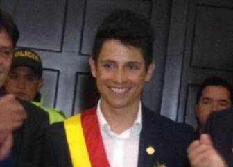 Esteban Chaves, condecorado en el Concejo de Bogotá