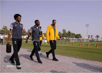 Con la visita de Xavi, Cuadrado ya entrena con la Juve en Qatar