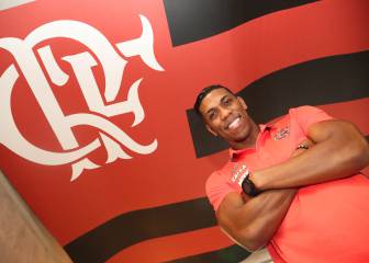 Orlando Berrío llega a la sede de su nueva casa, el Flamengo