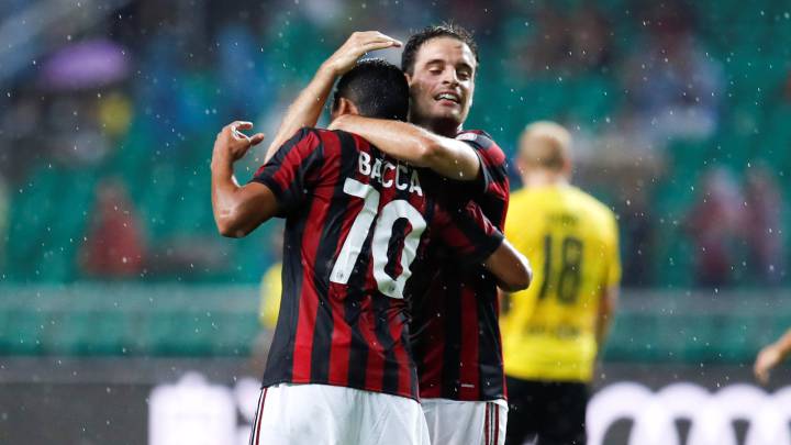 Bacca marca el único gol en la derrota del Milan