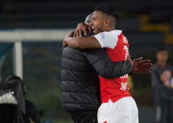 Un abrazo, cuatro goles y el regreso de la calma en Santa Fe