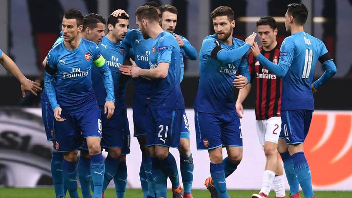 Arsenal vence parcialmente a Milan en el San Ciro por la Europa League