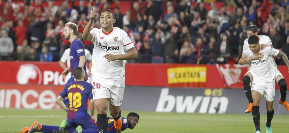 Luis Fernando Muriel celebra el segundo gol del Sevilla ante el Barcelona.