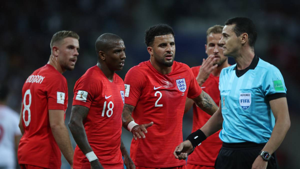 Wilmar RoldÃ¡n en el partido entre Inglaterra y TÃºnez