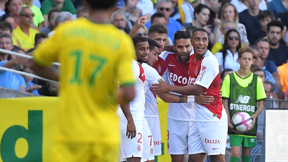 Falcao GarcÃ­a y sus compaÃ±eros celebran ante Nantes