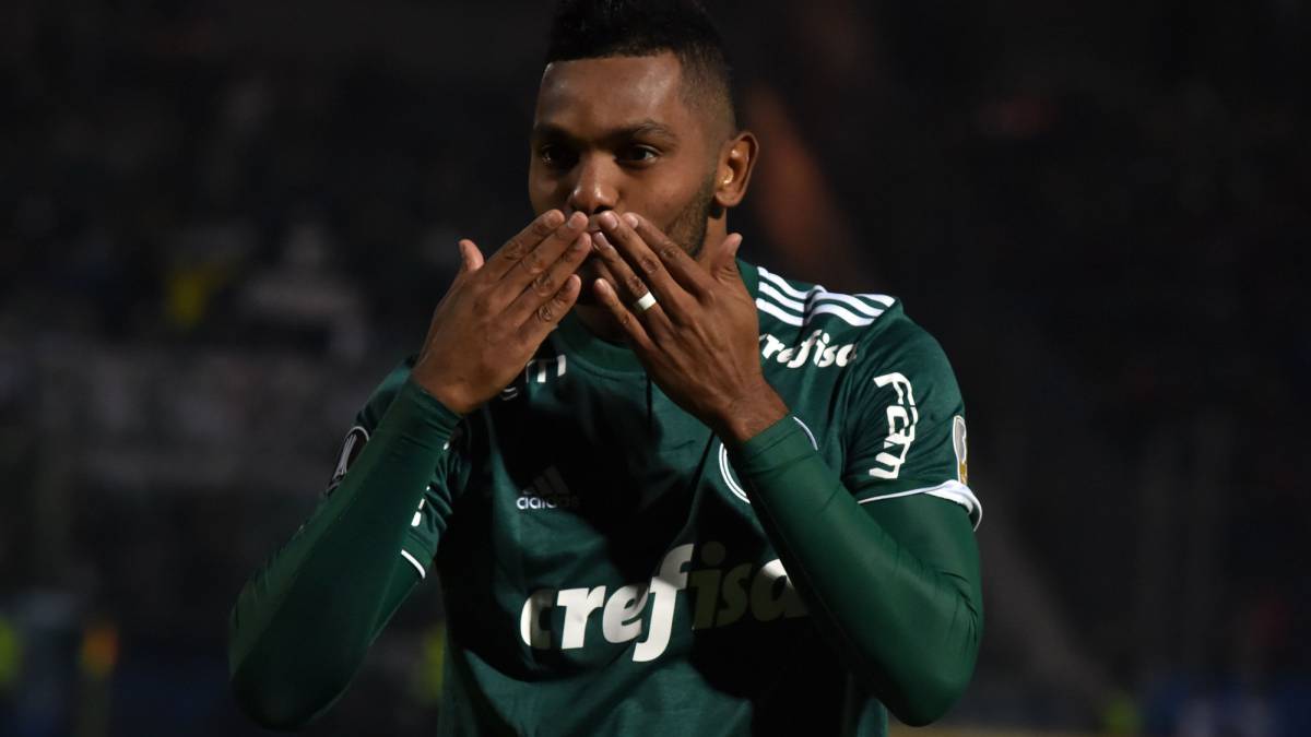 Miguel Borja celebra un gol con Palmeiras