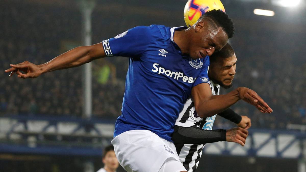 Yerry Mina ante el Newcastle en Premier League