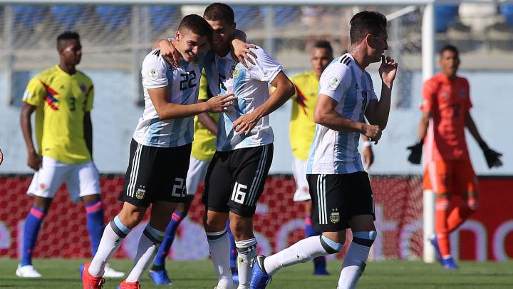 La Selección Argentina celebra el único gol del partido ante Colombia en el Sudamericano Sub 20