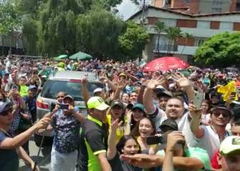 La gente enloquece en Medellín con Nairo Quintana
