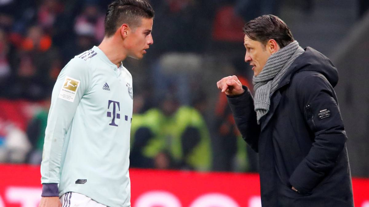 James y Kovac hablan durante el partido frente al Bayer Leverkusen.