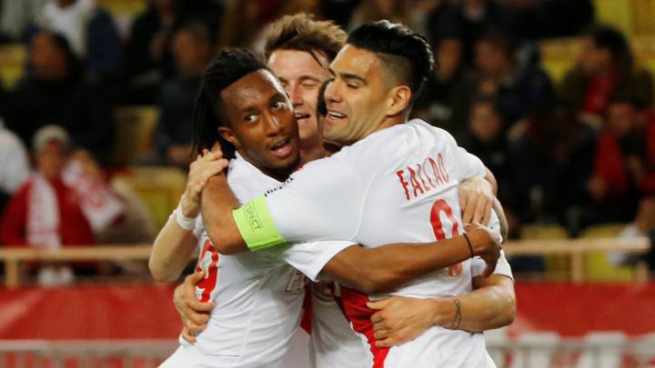 Falcao y sus compañeros celebran el triunfo 2-0 de Mónaco a Lyon por la fecha 26 de la Liga de Francia