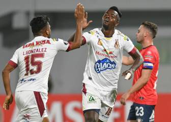 Tolima gana ante Wilstermann con goles de Pérez y Castro