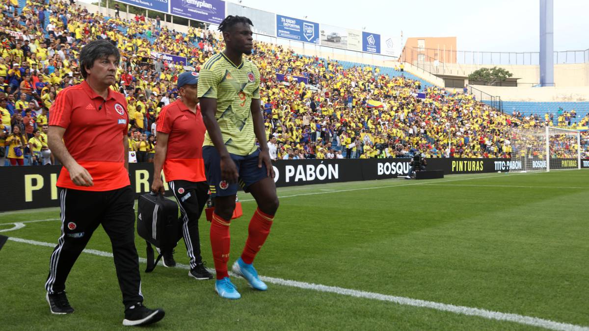 Duván Zapata se lesiona con la Selección Colombia frente a ...