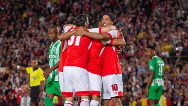 La magia intacta: El homenaje a Ronaldinho en El Campín