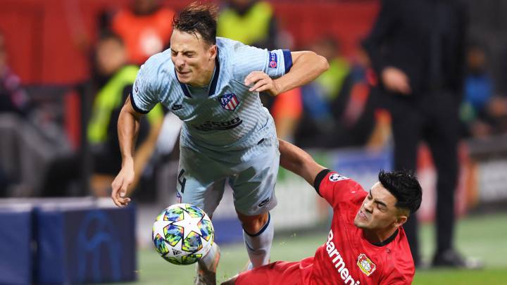 Santiago Arias estuvo activo en ataque en la derrota del Atlético de Madrid ante Leverkusen 