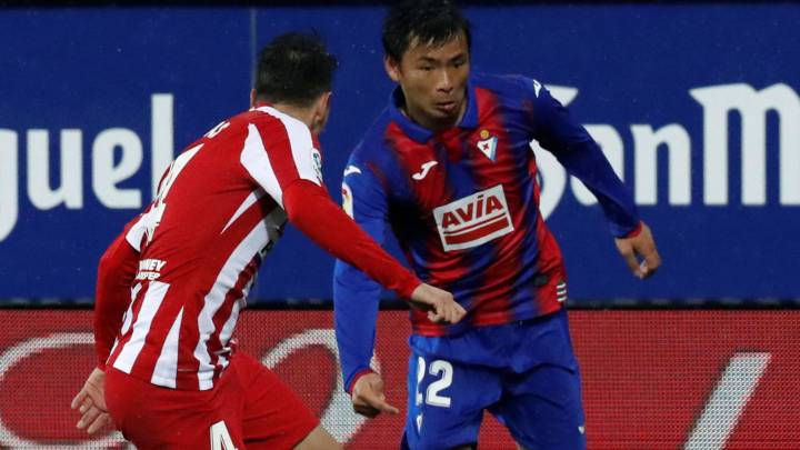 Santiago Arias fue titular en el encuentro entre el Atlético de Madrid en la jornada 20 de la Liga española. El colombiano jugó por la lesión de Trippier