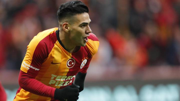 Falcao festeja el gol que le marcó a Denizlispor en la Superliga Turca