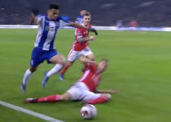 Gran jugada de Lucho Díaz levanta al Drãgao en el clásico