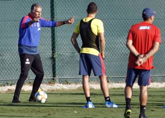 Dudas y certezas de Queiroz a un mes de la convocatoria