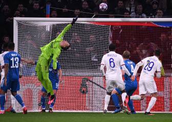 Juventus cae ante Lyon pero define la serie en Turín
