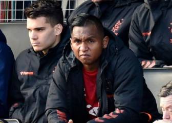 Morelos, de titular o suplente, le cumple a Gerrard en Rangers