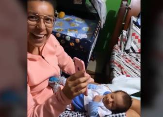 Yoreli Rincón sabe cómo calmar a su pequeño sobrino
