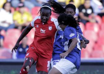 Ministerio del Deporte entrega mercados a jugadoras del FPC