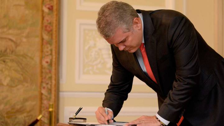 Iván Duque firma el decreto 749 del aislamiento preventivo