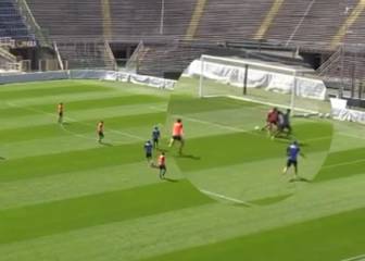 Luis Muriel se alista: Golazo de taco en entrenamiento