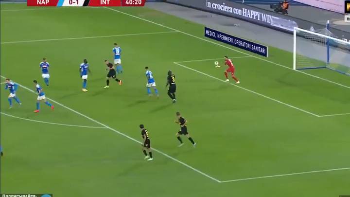 Ospina se redime: Da media asistencia en el gol del Napoli