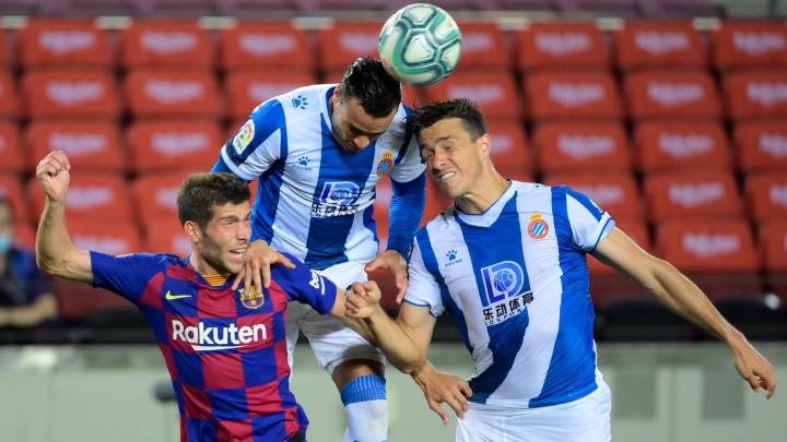 El Espanyol de Bernardo Espinosa desciende a segunda división tras perder con Barcelona 