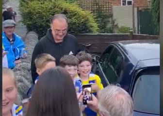 Emocionante ovación de los hinchas hacia Marcelo Bielsa