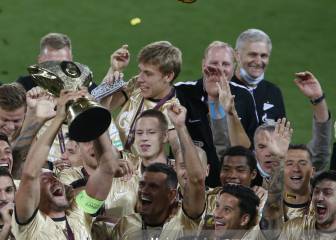 Wilmar Barrios levanta trofeo para sellar su triplete el Rusia