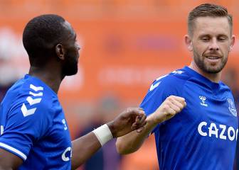Los volantes de Everton, equipo al que llegaría James