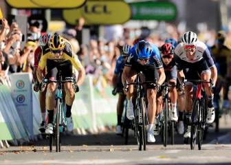Van Aert repite y los abanicos meten a Rigo en el top 10