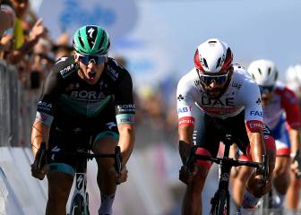 Ackermann le quita la victoria a Gaviria en un gran sprint
