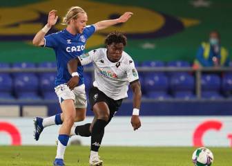 Everton golea al Salford y sigue en la Carabao Cup