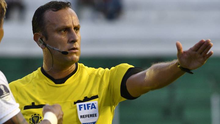 Chile - Colombia: así es Darío Herrera, el árbitro de las Eliminatorias Sudamericanas