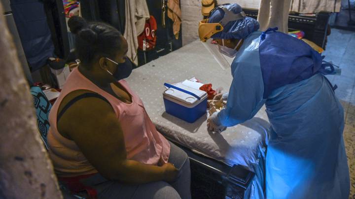 Curva del coronavirus en Colombia hoy, 15 de octubre: ¿Cuántos casos y muertes hay?